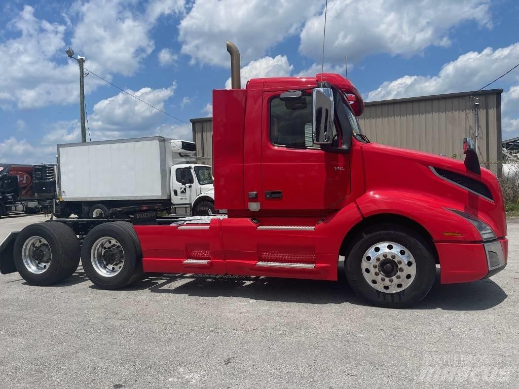 Volvo VNL64T300 Седельные тягачи