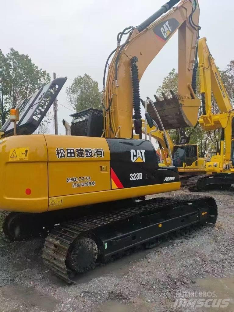 CAT 323D2 Гусеничные экскаваторы