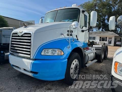 Mack CXN613 Седельные тягачи