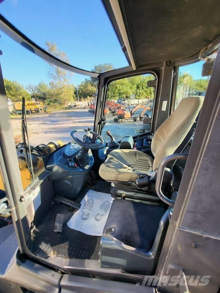 Mecalac AS 700 Фронтальные погрузчики