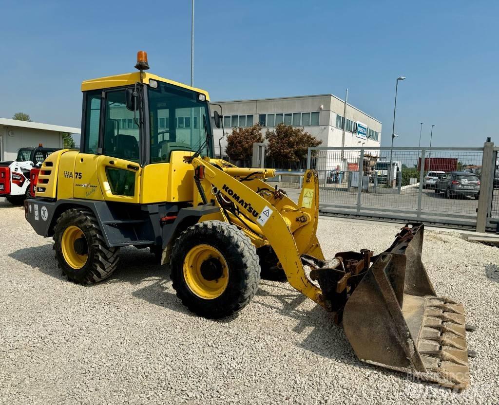 Komatsu WA 75 Фронтальные погрузчики