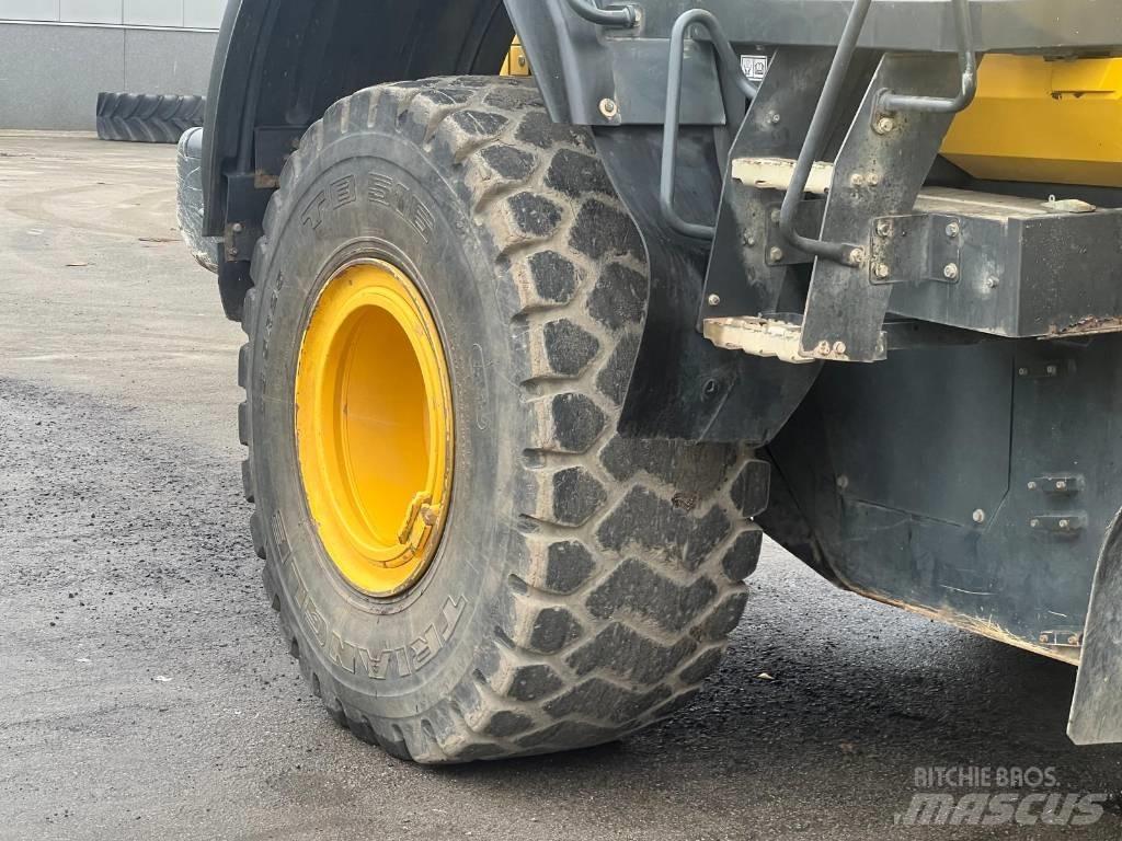 Komatsu WA 380-7 Фронтальные погрузчики