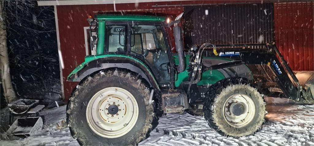 Valtra T182 Трактора