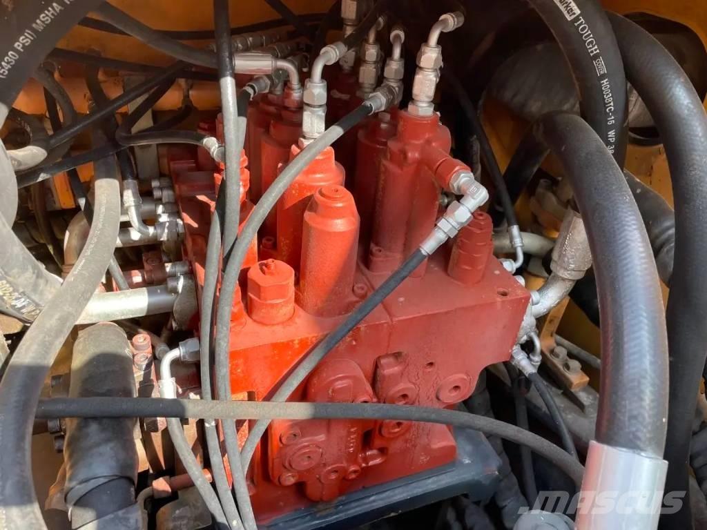 Hyundai R210W-9 Колёсные экскаваторы