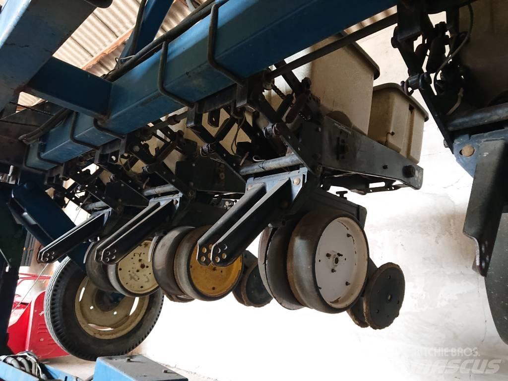 Kinze 2300 Сеялки точного высева