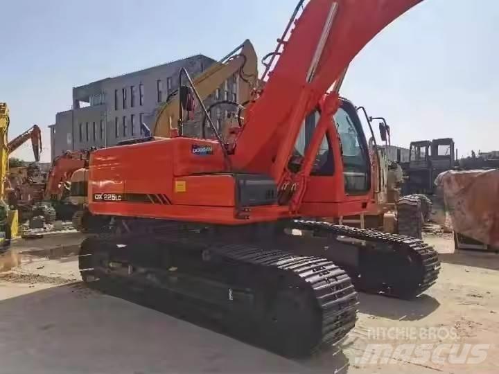 Doosan DX225LC Гусеничные экскаваторы