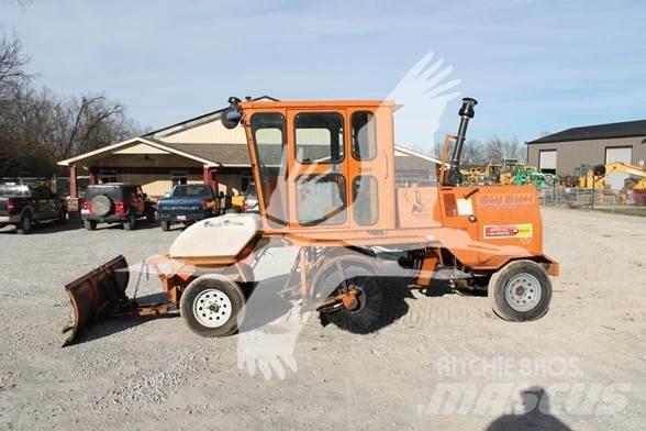 Broce KR350 Вакуумные уборочные машины
