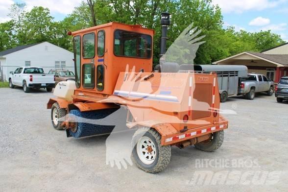 Broce KR350 Вакуумные уборочные машины