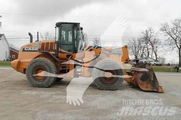 CASE 821E Фронтальные погрузчики