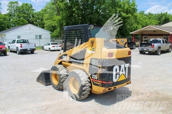 CAT 226 Мини-погрузчики