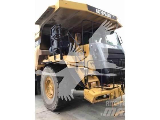 CAT 775F Шарнирно-сочленённые самосвалы