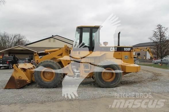 CAT 938F Фронтальные погрузчики