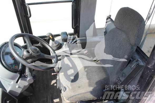 CAT 938G Фронтальные погрузчики