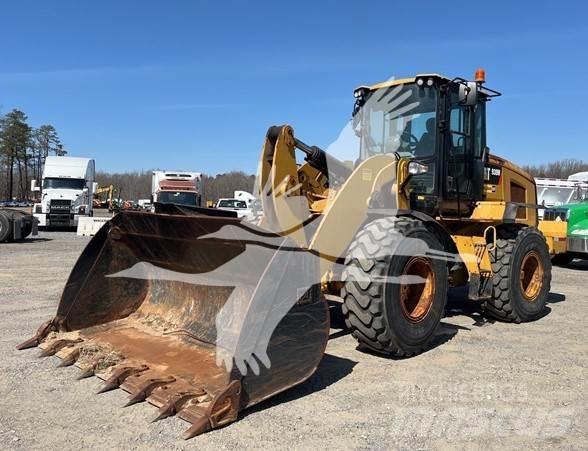 CAT 938M Фронтальные погрузчики