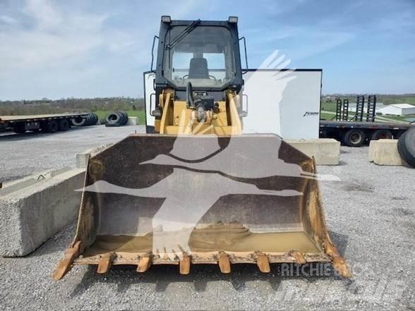 CAT 953C Гусеничные фронтальные погрузчики