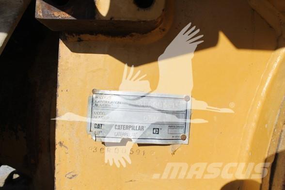 CAT D5M LGP Гусеничные бульдозеры