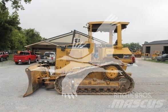 CAT D5M XL Гусеничные бульдозеры