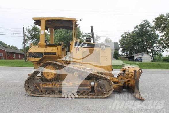 CAT D5M XL Гусеничные бульдозеры