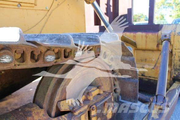 CAT D6D Гусеничные бульдозеры