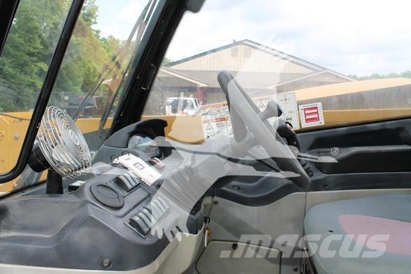CAT TH407C Телескопические погрузчики