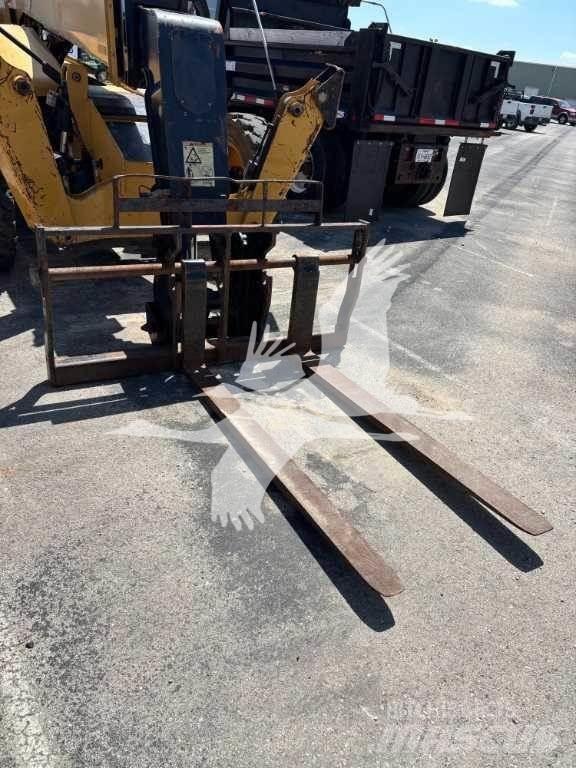 CAT TL943D Телескопические погрузчики