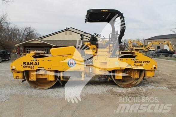 Sakai SW884 Грунтовые катки
