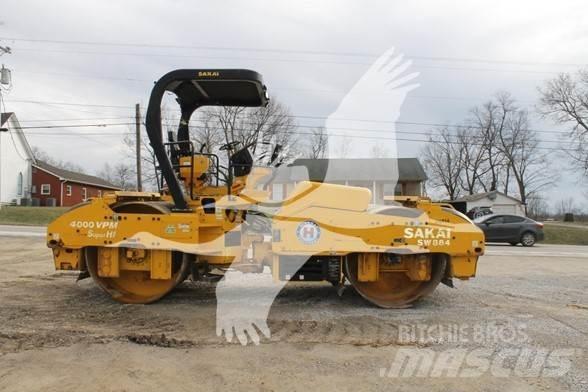 Sakai SW884 Грунтовые катки