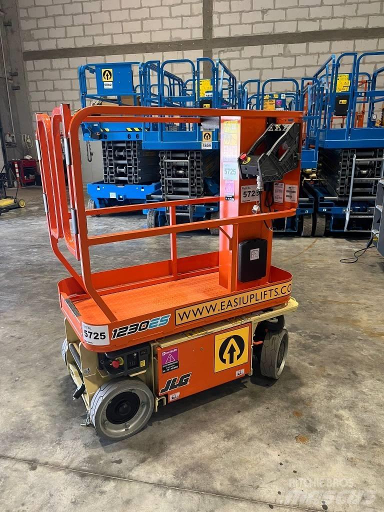 JLG 1230 ES Вертикальные мачтовые подъемники