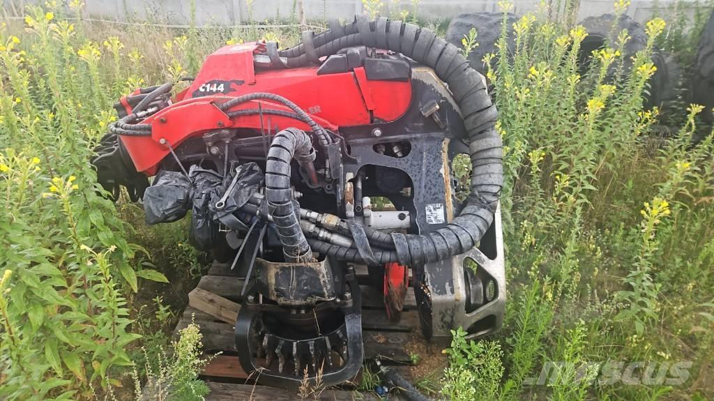 Komatsu C 144 Харвестеры