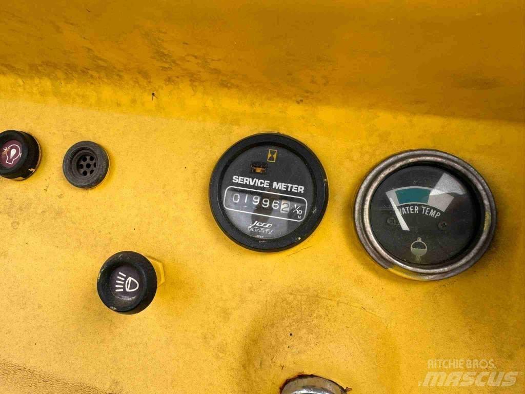 Komatsu D 21 P-5 Гусеничные бульдозеры