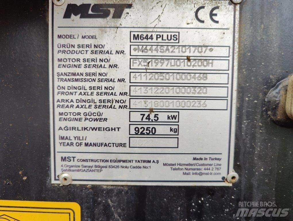 MST M644PLUS Экскаваторы-погрузчики