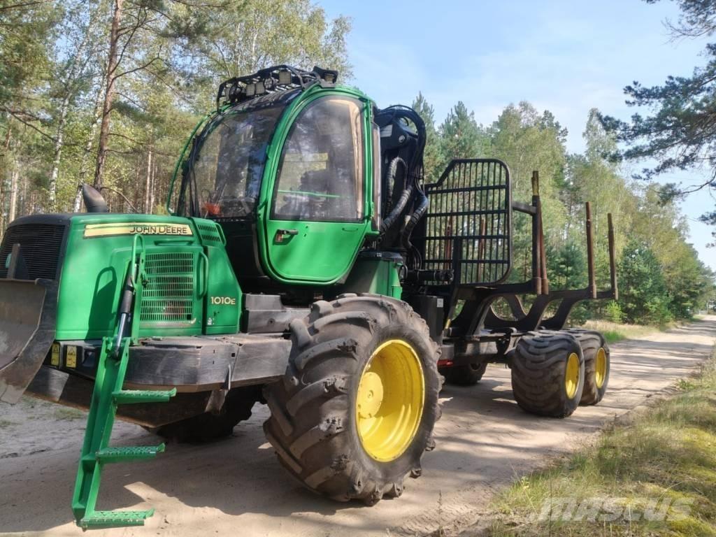John Deere 1010 E Форвардеры