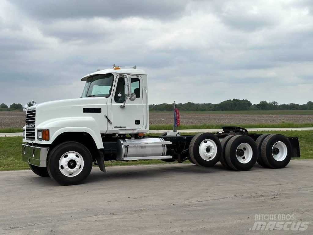 Mack CHN 613 Седельные тягачи