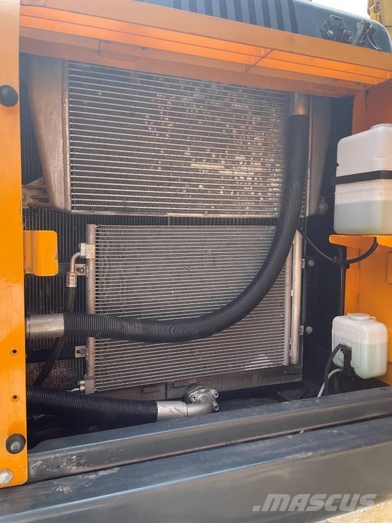 Hyundai 220LC-9S Гусеничные экскаваторы