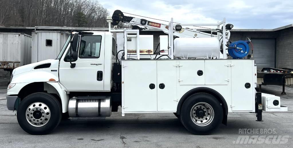 International 4400 Комбинированные дорожные машины