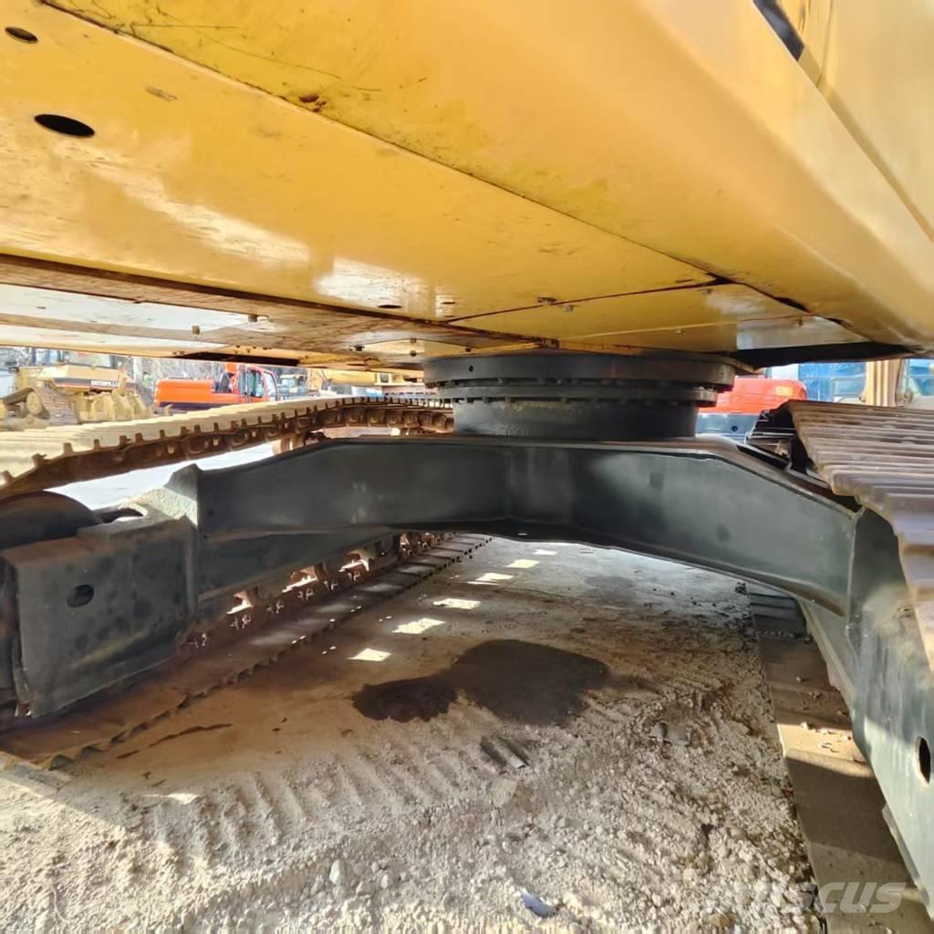 Komatsu PC 200-7 Гусеничные экскаваторы