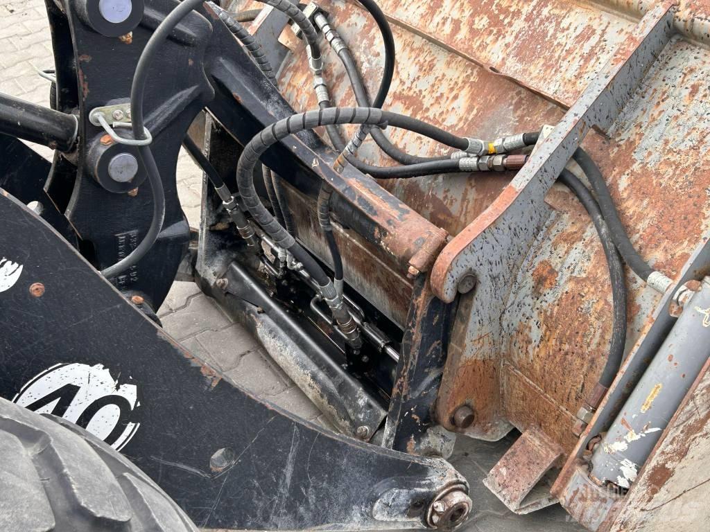 JCB 409 AGRI Фронтальные погрузчики