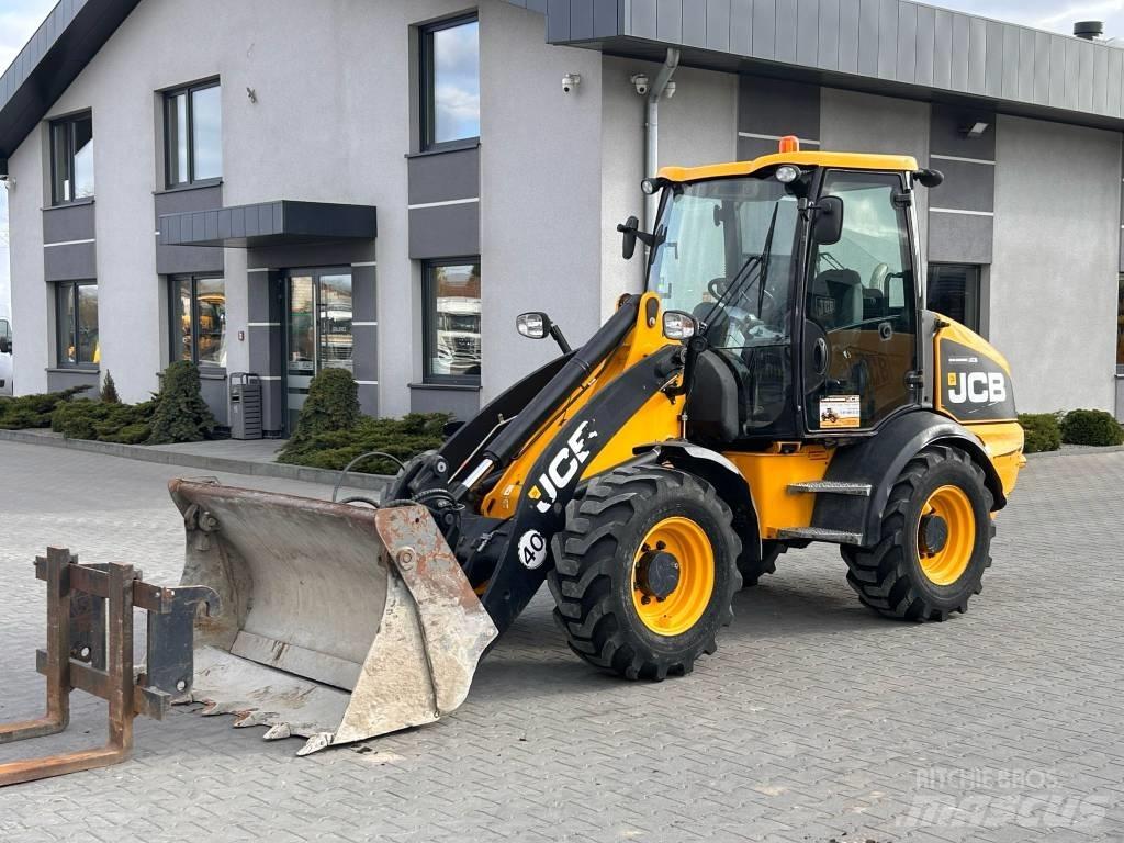 JCB 409 AGRI Фронтальные погрузчики