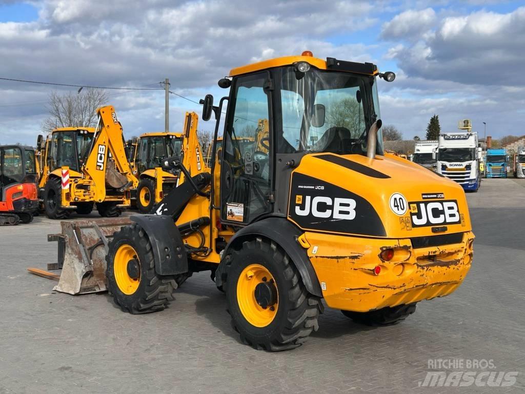 JCB 409 AGRI Фронтальные погрузчики