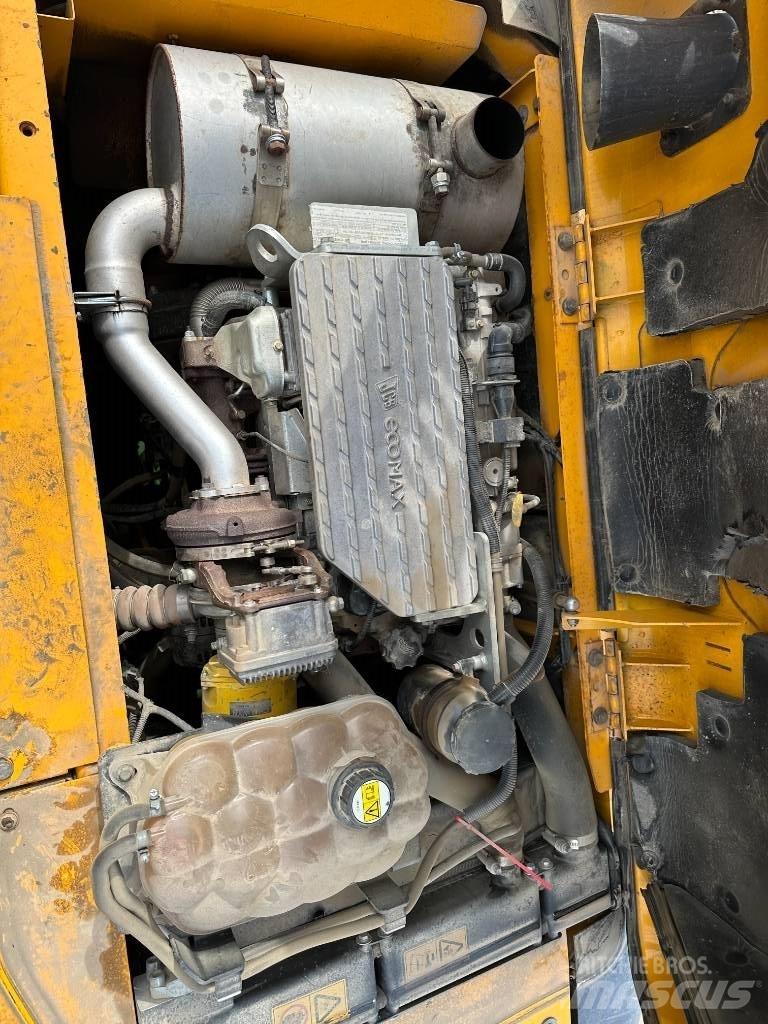 JCB JS 130 LC Гусеничные экскаваторы