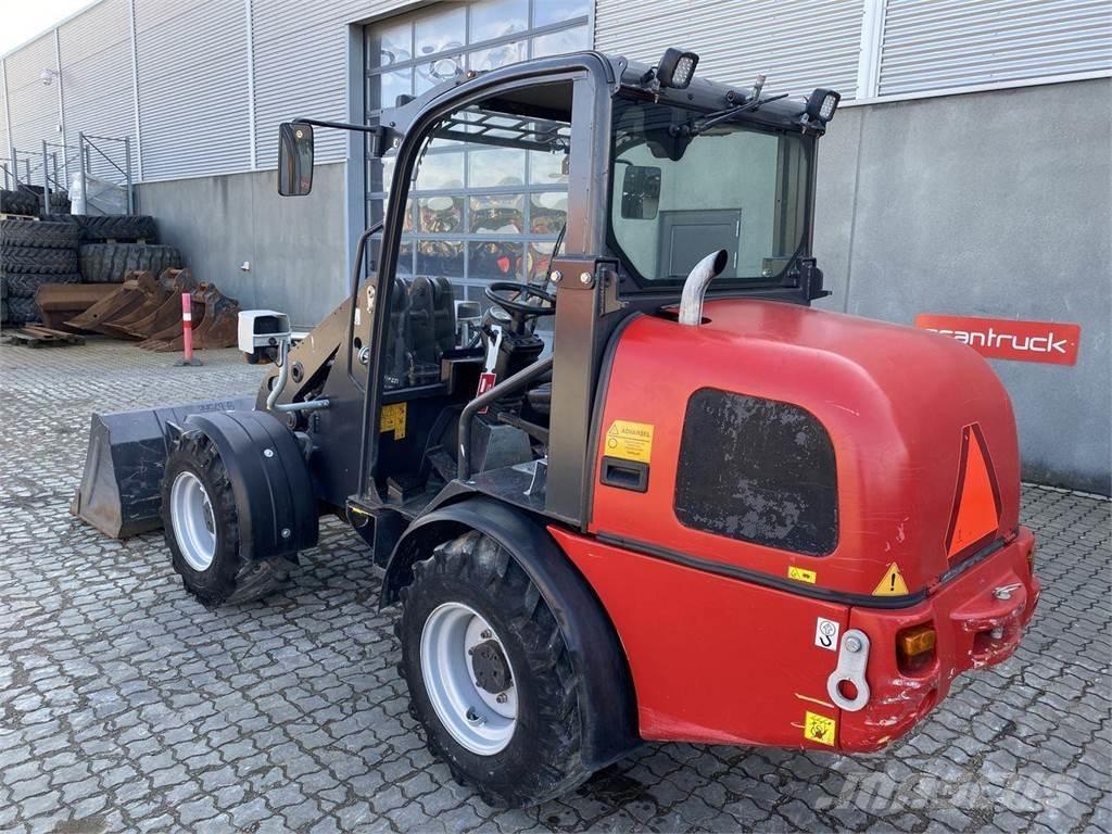 Weidemann 2070 Многофункциональные сельскохозяйственные погрузчики