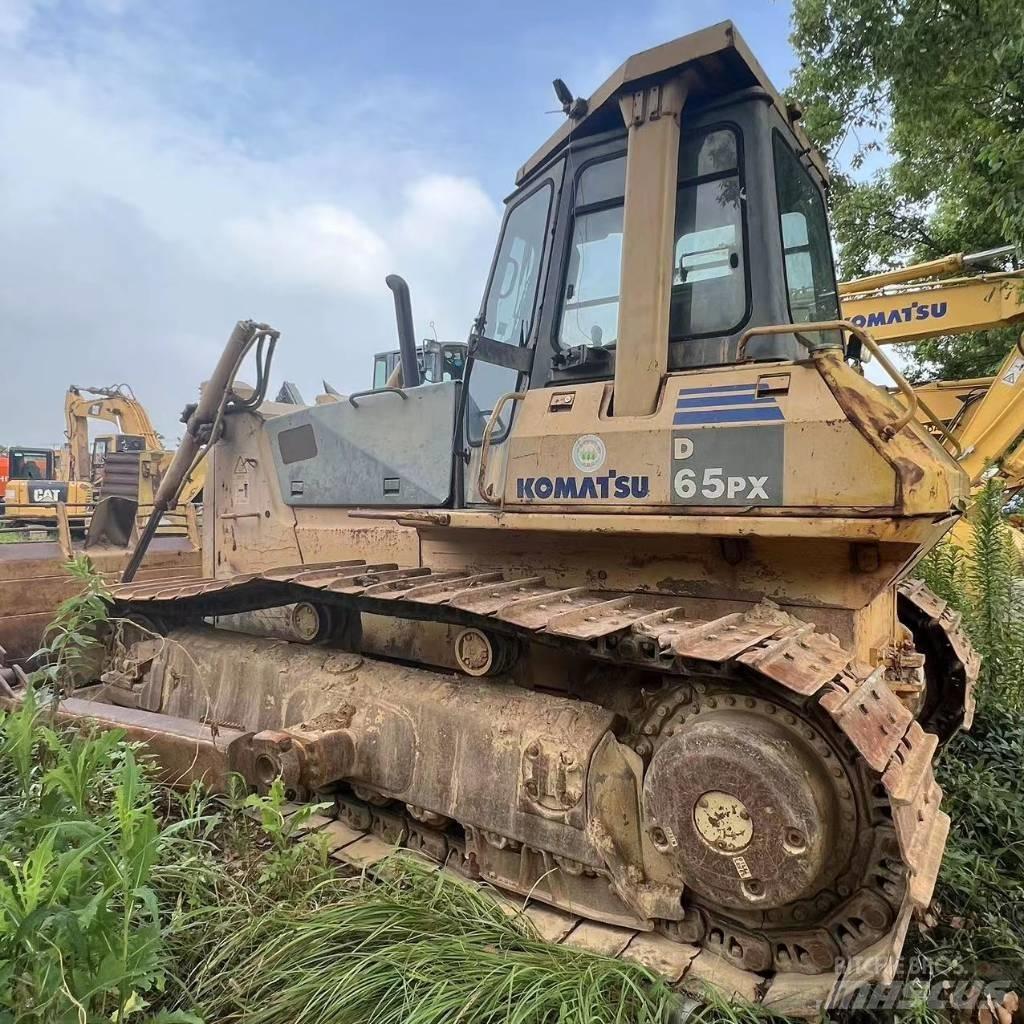 Komatsu D 65 P-12 Гусеничные бульдозеры