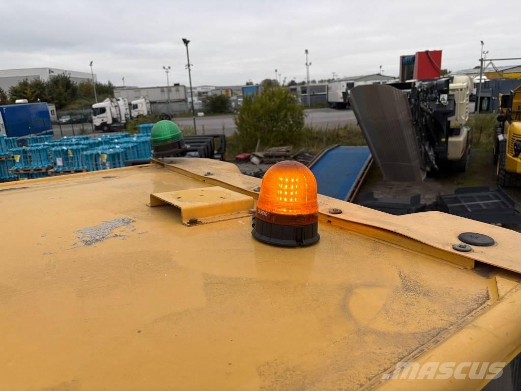 Komatsu HM300-3 Шарнирно-сочленённые самосвалы