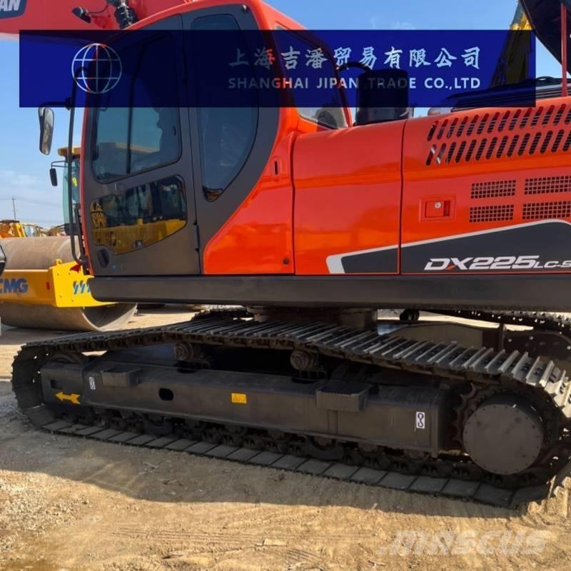 Doosan DX 225 Гусеничные экскаваторы