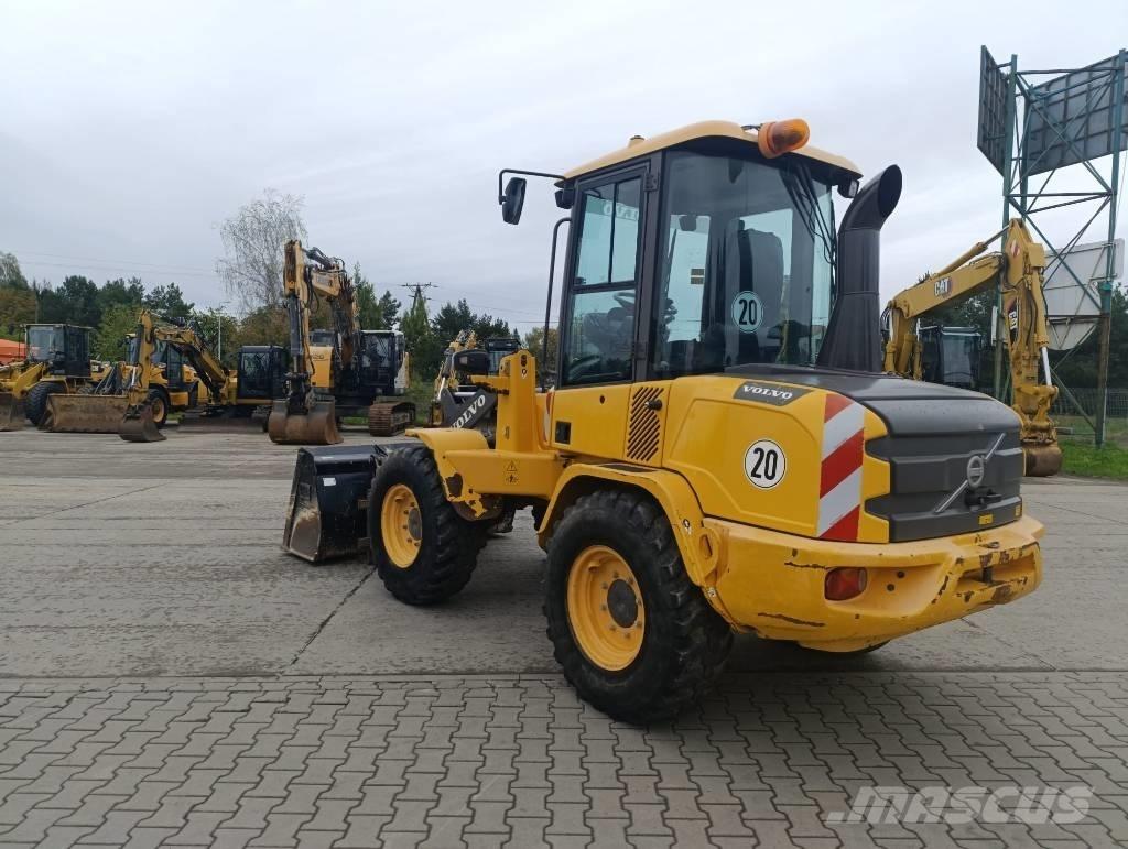 Volvo L 30 G Фронтальные погрузчики
