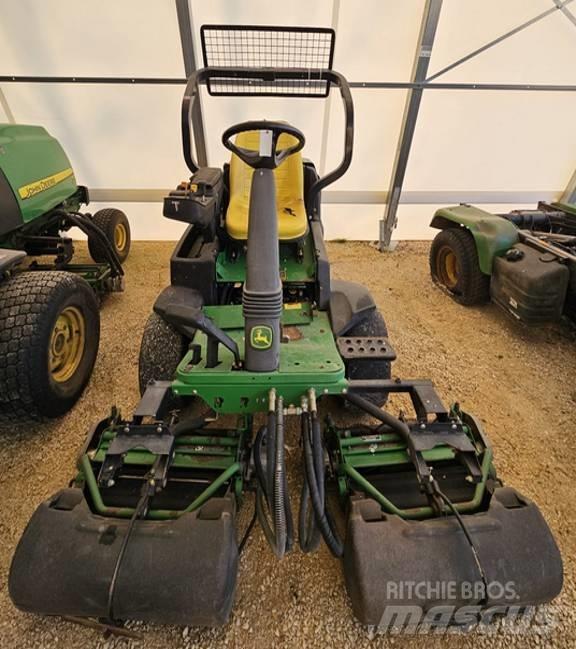 John Deere 2500 A Газонокосилки