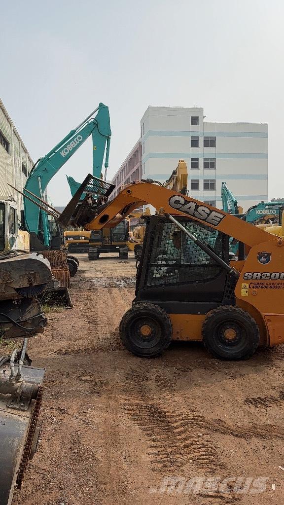 CASE SR200 Мини-погрузчики