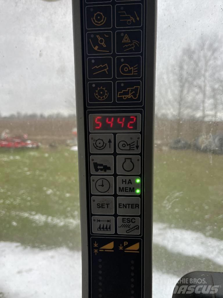 New Holland CSX 7070 Зерноуборочные комбайны