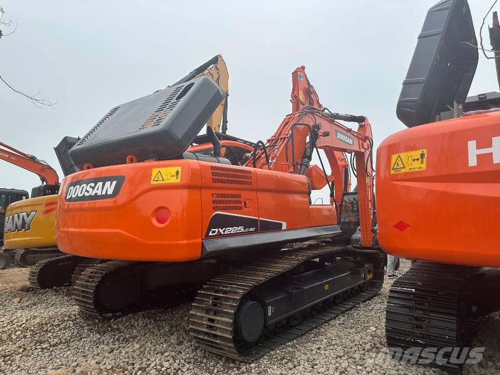 Doosan DX225 Гусеничные экскаваторы