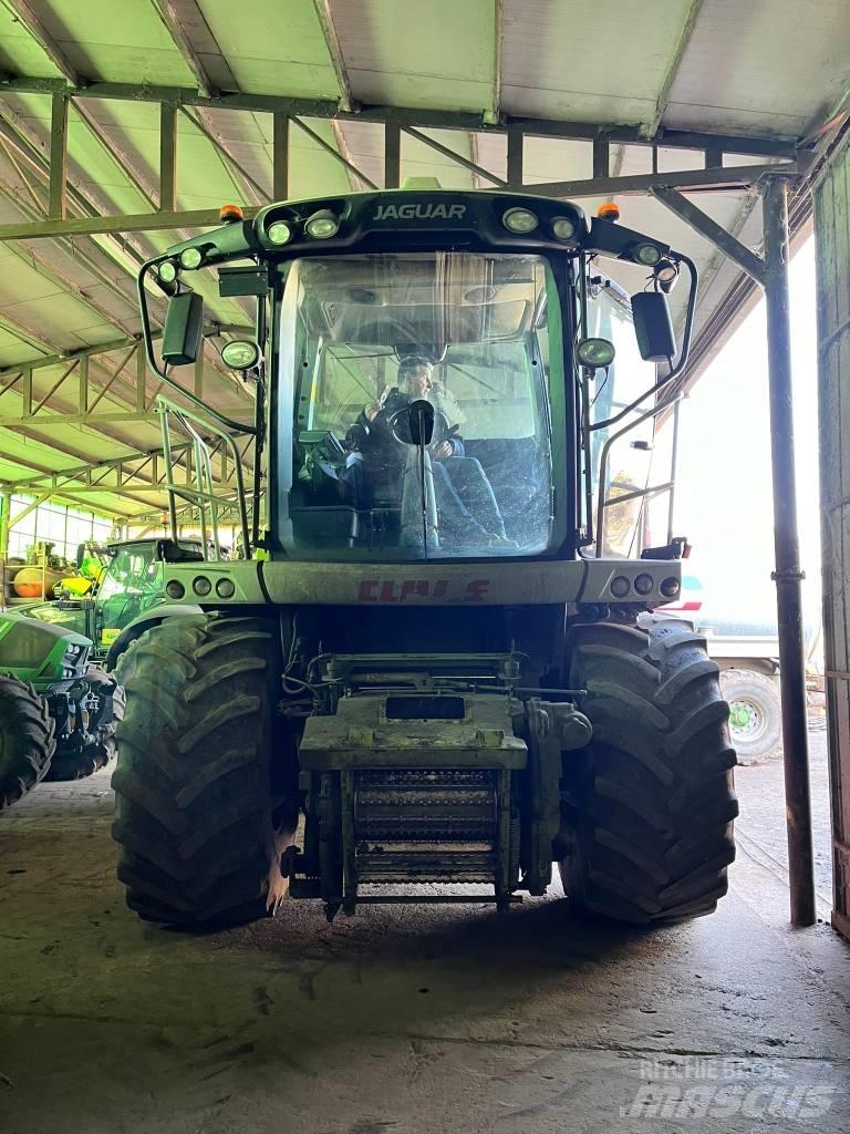 CLAAS Jaguar 950 Самоходные кормоуборочные комбайны